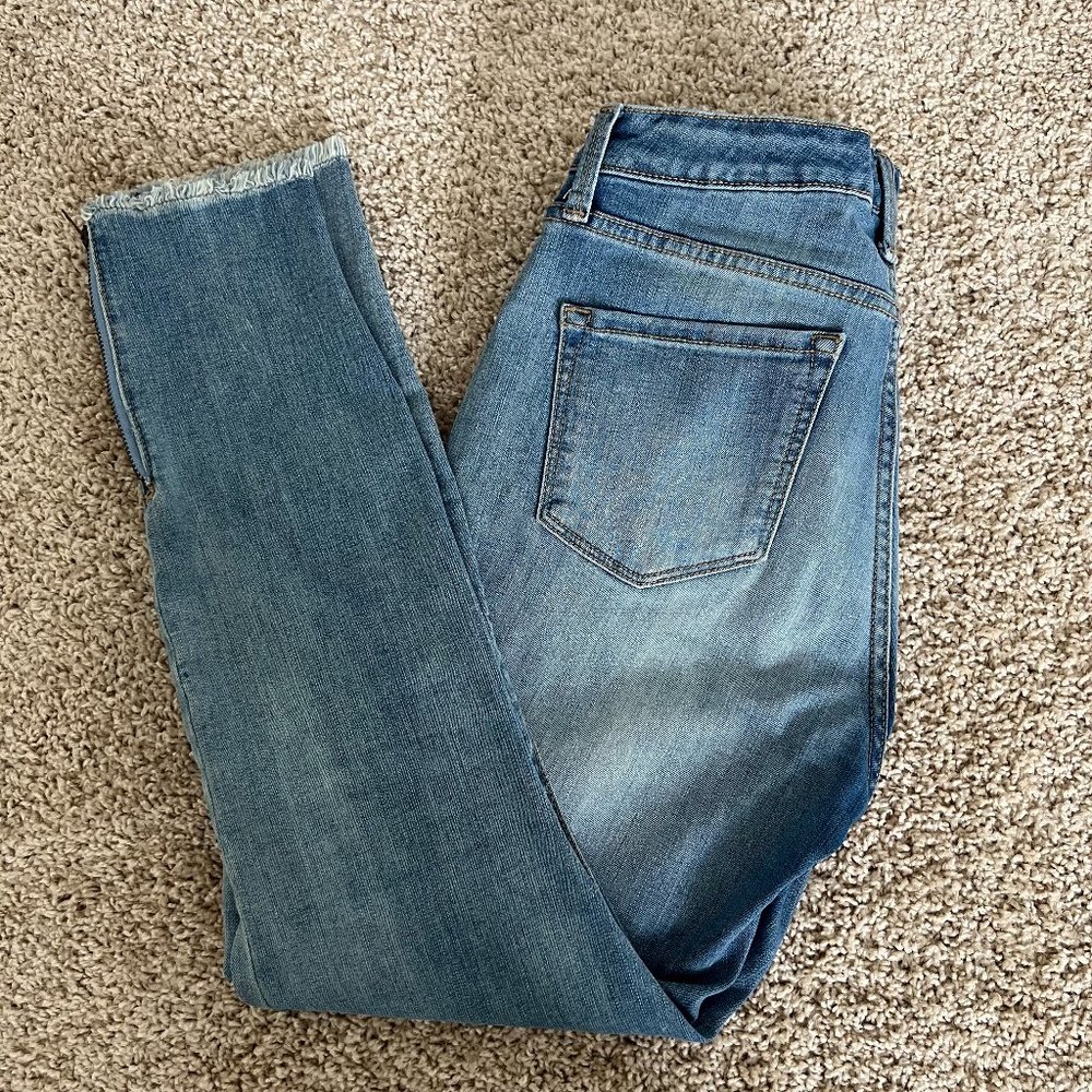 Nine West Skinny Capri Size 4 Zip Hem